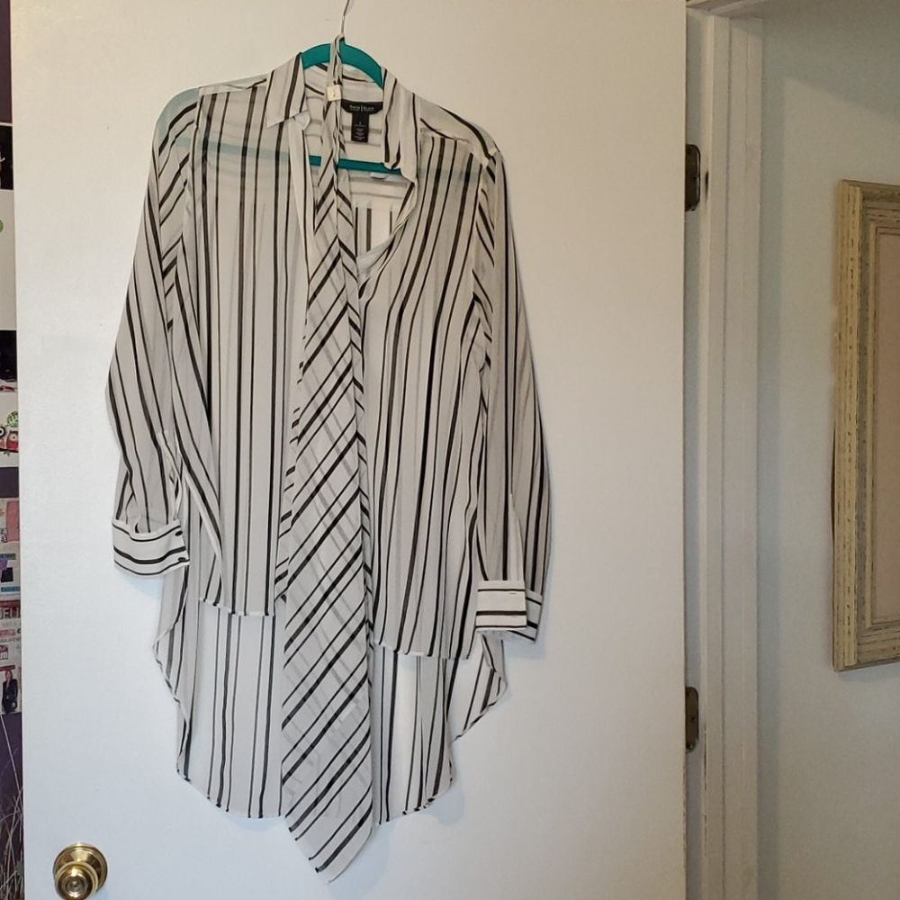 White/black long-sleeve blouse